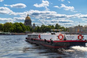 экскурсии на теплоходе из спб